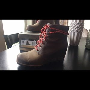 Sorel Premium Wedge Brand New